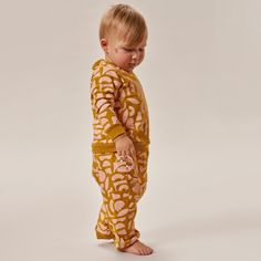 This essential sweatpant comes in 100% organic cotton French terry that your little one will never want to take off. The assortment of prints can be mixed and matched in fun and fantastic ways with almost anything in your wardrobe. These sweatpants features a kangaroo pocket for easy storage. Best Baby Bibs, Best Korean Toner, Buddha Pants, Essential Sweatshirt, Best Coconut Oil, Yellow Leggings, Red Backpack, Christmas Leggings, Girls Fleece