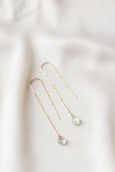 Stylish, high-quality, handmade earrings made of gold-plated stainless steel with a moonstone drop pendant. Ideal as a gift for a friend or sister! Also beautiful as subtle bridal earrings! ✷ Chains made of gold-plated stainless steel - super compatible with sensitive ears - stay beautiful for a long time and do not turn black ✷ Drops of moonstone Each product is carefully handmade, which is why slight deviations from the product photos are possible. According to Section 19 Paragraph 1 of the VA Adjustable Delicate Dangle Linear Earrings, Delicate Adjustable Dangle Linear Earrings, Dainty Round Threader Earrings For Gifts, Dainty Round Threader Earrings Gift, Minimalist Briolette Earrings With Ear Wire, Minimalist Briolette Jewelry With Ear Wire, Delicate Adjustable Threader Earrings As A Gift, Delicate White Threader Earrings For Gift, Delicate White Threader Earrings As Gift