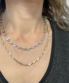 Modern and stylish chain necklacet, silver steel chain with unique flat oval (theta Θ) links Perfect for layering or wearing alone 40cm cm long (approx 15,7 inch), plus a 5 cm ext (1,96 inch) You may find the silver and gold barell chain necklace here: https://www.etsy.com/listing/1262254572/set-gold-layered-chain-necklaces-gold?click_key=104a9784f7eddc050412a0cd9614940641fdc06e%3A1262254572&click_sum=f49dd473&ref=shop_home_active_42&frs=1 Modern Link Chain Necklace For Layering, Modern Oval Link Chain Necklace For Layering, Modern Metal Chain Necklace For Layering, Modern Stainless Steel Necklace With Paperclip Chain, Stainless Steel Necklace With Cable Chain, Trendy Silver Oval Link Chain Necklace, Modern Chain Link Necklace For Layering, Modern Stainless Steel Paperclip Chain Necklace, Modern Necklaces With Double Chain And Oval Link