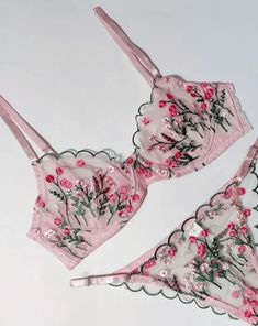 Introducing our Pink Floral Lingerie Set Wave Trim, perfect for adding a touch of femininity to your lingerie collection. With its delicate floral design and elegant wave trim, this set is sure to make you feel confident and beautiful. Made with comfort and style in mind. Lingerie Floral, Floral Lingerie Set, Floral Lingerie, Lingerie Catalog, Floral Rosa, Lace Garter, Lingerie Collection, Design Floral, Feel Confident