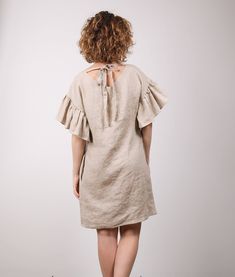 "Modern linen tunic dress with ruffles, plus size V neck dress for your summer holiday, oversize mini women apparel, summer trend, mini bridesmaid dress, casual linen dress with deep side pockets. Perfect as maternity dress. The dress is exceptionally comfortable and soft, made from softened medium weight natural Lithuanian linen. This dress will be perfect detail as for your daily life as for your holiday. You can choose from 47 different colors. * Please note that actual colors may vary due to Linen Dress Pattern, Áo Blu, Linen Tunic Dress, Linen Fashion, Dress With Ruffles, Dress For Summer, Linen Tunic, Apron Dress, Diy Dress