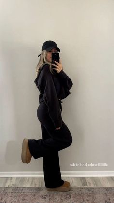 Outfits Leggins, Outfit With Uggs, Outfit Botas, Modele Fitness, Sweatpants Outfits, Comfy Outfits Winter, Look Legging, Leggings Outfits, Winter Fashion Outfits Casual