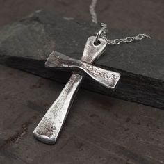 Christian Cross Vintage Style Pendant Necklace Sterling Silver Right Hammered Silver Jewelry, Silver Jewelry Diy, Vintage Pendant Necklace, Cleaning Silver Jewelry, Metal Clay Jewelry, Fine Silver Jewelry, Silver Jewelry Design, Hammered Sterling Silver, Silver Jewels