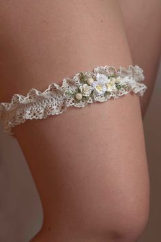 Elevate your wedding ensemble with this Bridal Garter in Beige, Ivory & White, a delicate and romantic accessory designed for the bride who loves timeless elegance. This garter combines soft shades of beige, ivory, and white, creating a stunning flower garter that perfectly complements both romantic and rustic wedding themes. Its neutral tones make it a versatile piece that blends seamlessly with any bridal gown, adding a subtle yet charming touch to your special day. Each garter is handcrafted Unique Garters Bridal, Wedding Leg Band, Wedding Thigh Garter, Wedding Garter Belt, Green Bridal Garter, Wedding Guarder, Delicate Fitted White Wedding Dress, Fitted Cream Lace For Wedding Night, White Bridal Belt For Bride