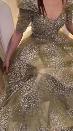 Arabic Gowns, Fancy Dress Patterns, Dubai Evening, Yellow Evening Dresses, Silver Evening Dress, Indian Bridesmaid Dresses, Purple Evening Dress, Green Luxury, Green Wedding Dresses