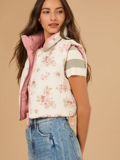 Cozy and chic, this floral puffer vest offers warmth and style. Its adjustable cinch hem allows you to customize your fit for a perfect look. Party Fits Casual, White Dress Boots, United Kingdom Clothes, Teen Winter Outfits, Floral Coat, Floral Jacket, Altar'd State, Cute Summer Outfits, Teenage Fashion Outfits