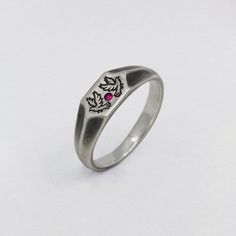 2 Birds 1 Stone Ring | Recycled 925 Silver | Sue The Boy Jewellery 1 Stone Ring, Signet Engagement Rings, Investment Casting, Friend Rings, Boys Jewelry, Accesories Jewelry, Stone Colour, Silver Signet Ring, Ruby Stone