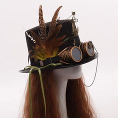 A sophisticated headpiece with a delightful steampunk design. "Toto, I have a feeling we're not in Kansas anymore." The Wizard of Oz (L. Frank Baum) Material: Polyester Polyester : durable, resistant and easy to wash and dry. Height : 20 cm Choose your size 56-58 cm or 59-61 cm according to your head size. Discover the Steampunk skull top hat or wear one of our Steampunk Hat with unique style. Buy also other Steampunk Clothes to finally be the one you want to be and have the steampunk style. Thi Steampunk Cosplay Diy, Not In Kansas Anymore, Steampunk Bag, Corset Steampunk, Steampunk Shoes, Women Skeleton, Steampunk Bracelet, Dorothy Gale, Skull Top