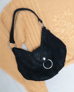 [to the moon and never back]Vintage black suede leather and heavy silver hardware slouchy hobo bag. Literally the perfect bag.•Suede leather•Magnetic snap button closure•Gorgeous blush lining•Heavy silver hardware LABEL: Donald J. Pliner CONDITION: Vintage / Excellent SIZE: Small/Medium 90s Handbags, Thrift Manifest, Minimal Dresses, Slouchy Hobo Bag, Minimalist Clothes, Clothes Vintage, Vintage Suede, Perfect Bag, To The Moon