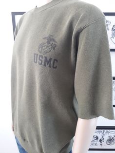 "Vintage unisex US Marines Corps sweat-shirt olive green color size large, made in Usa Good condition, raw cut sleeve, 50% cotton 50% polyester . Please, check carefully the measurements, photos and description of the article before buying it, we do not accept changes or returns. Measuraments lying face down. Armpit to armpit: 22\" Shoulder to shoulder: 20 1/2\" Sleeve lenght: 10\" Lenght collar to hem: 26 1/2\" International buyers: Please ask for the shipping rates speciality for your country. Khaki Crew Neck Sweatshirt With Ribbed Cuffs, Green Military Crew Neck T-shirt, Green Military Style Crew Neck T-shirt, Green Military Style T-shirt With Crew Neck, Khaki Crew Neck Top With Ribbed Cuffs, Military Style Cotton T-shirt With Crew Neck, Khaki Military Crew Neck Top, Green Military Crew Neck Top, Khaki Cotton Relaxed Fit Sweatshirt