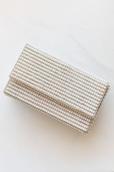 Look your best for that special moment with the Going To The Chapel Clutch! This stylish bridal bag is decked out with beautiful pearl and rhinestone accents and comes with an extra chain link strap so you can grab-and-go like nobody's business. Perfect for the bride-to-be or as a gift for that special someone, this clutch will make you say "I do" (to looking fabulous, that is). Pearl Clutch Purse, Banquet Outfits, Prom Clutch Bag, Clutch Bag Outfit, Venice Elopement, Pearl Bags, Bride Purse, Bride Clutch, Going To The Chapel