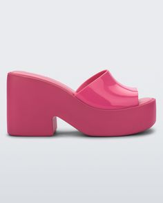 Side view of a Melissa Posh platform slide in pink Clog Style, Clogs Style, Feminine Fashion, Trending Sandals, Sandal Platform, Platform Sandals Heels, Eva Sole, The 90s, Platform Heels