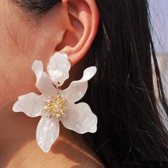 Brand New High Quality Color: White Flower 2.75inch Zara Chic White Flower Drop Earrings, Chic White Flower-shaped Earrings, White Flower-shaped Earrings For Party, White Flower-shaped Party Earrings, White Flower Earrings For Party, Elegant Summer Earrings By Zara, Elegant Flower-shaped Beach Earrings, Elegant Zara Earrings For Summer, White Flower Decorated Earrings For Parties