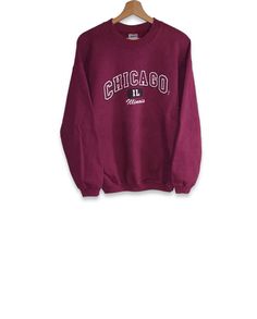 Chicago Illinois Pullover Sweatshirt! Condition: 8/10 Size: L Materials: 80% cotton 20% polyester Sleve length:54.5cm Shoulder width:56.5cm Chest width:56cm Body length: 66cm FEEDBACK & SHOP Leave your feedback for us is very import and if you have any issues please contact us to resolve it!! Oversized T-shirt With Ribbed Cuffs For College, Sporty Long Sleeve T-shirt For Campus, Fan Apparel Sweatshirt With Ribbed Cuffs, Fan Apparel Long Sleeve Sweatshirt With Ribbed Cuffs, Crew Neck Top With Embroidered Logo For College, Winter Fan Apparel Cotton T-shirt, Fall Campus T-shirt With Text Print, Winter Cotton Crew T-shirt, Text Print T-shirt For Campus Fall Season