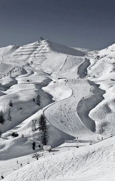 a ski slope covered in lots of snow