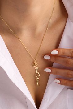 14k Gold Initial Necklace, Flower Necklace Gold, Package Jewelry, Birthday Flower, Silver Gold Jewelry, Jewelry Flower, Flower Names, Gold Name Necklace, White Gold Chains