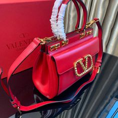 Size: Standard Size It comes with Dust box, Care manual, Tag, and Paper bag. Valentino Women, Lv Men, Armani Belt, Dior Wallet, Lv Wallet, Gucci Belt, Top Collection, Cute Bag, Caribbean Netherlands