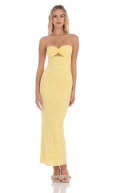 Strapless Textured Floral Twist Maxi Dress in Yellow | LUCY IN THE SKY Luau Dress, Yellow Summer Dress, Bridesmaid Ideas, Yellow Maxi Dress, Dream Prom, Yellow Bridesmaids, Long Sleeve Lace Dress, Dresses Backless, Shop Maxi Dresses