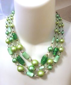 Moonglow Necklace, Green Stuff, Nice Jewelry, Vintage Green Glass, Bead Necklaces, Bracelets Diy, Jewelry Pearl, China Jewelry, Pearl Necklaces