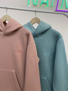 Matching Hoodies For Couples Aesthetic, Couples Hoodies Aesthetic, Matching Sweatshirts For Couples, Couple Matching Sweatshirts, Matching Couple Hoodies, Couples Matching Sweaters, Hoddies Outfits, Hoodies Couple, Best Friend Hoodies