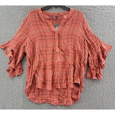 Vince Camuto Ruffled Sleeve Top Women'S L Apple Red Plaid Pullover Style V-Neck Vince Camuto Ruffled Sleeve Top Women's L Apple Red Plaid Pullover Style V-Neck Retail $79.00 Elevate Your Casual Wardrobe With This Stylish Vince Camuto Ruffled Sleeve Top In Apple Red Plaid. The Pullover Style Blouse Features A Flattering V-Neckline And Collarless Design, Making It Perfect For Any Occasion. The Flutter Sleeves And Breathable Blended Fabric Add A Touch Of Femininity And Comfort, While The Elbow Plaid V-neck Tops For Fall, Spring Plaid V-neck Blouse, Fall V-neck Ruffled Tops, Trendy Plaid V-neck Top, Fall Ruffled V-neck Tops, Plaid V-neck Blouse For Fall, Casual Plaid Blouse With Ruffles, Fall Plaid Top With Ruffles, Fall Plaid Ruffled Tops