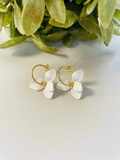 Beautiful gold plated stainless steel, medium size, half hoop earrings, decorated with white polymer clay flower and a golden bead. Beautiful for special occasions or for everyday wear with a simple T-shirt jeans combo. The colours white and gold compliment each other beautifully. White Flower Earrings, White Flower Earring, Clay Flower, Earrings Flower, Polymer Clay Flowers, Simple Tshirt, Earrings Hoop, Earrings White, T Shirt And Jeans