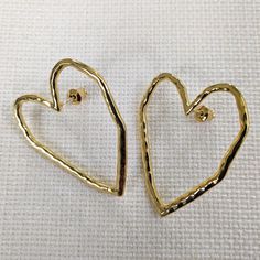 Simple heart-shaped stud earrings Gold-plated copper Weight: 6.7 gm (approximately 3.4 gm per earring) Size: 3.5 cm L x 3.0 cm W Simple Stud Earrings, Simple Earrings, Gold Earrings Studs, Earrings Gold, Gold Earrings, Heart Shapes, Gold Plate, Copper, Plating