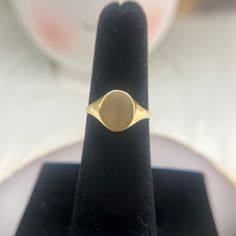 Beautiful 14k Yellow Gold Oval Signet Ring. Size 5.75 And Resizable. In Good Condition. Oval Signet Ring, Ring Color, Signet Ring, Gold Yellow, Womens Jewelry Rings, Ring Size, Yellow Gold, Women Jewelry, Ring