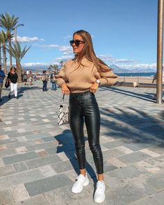 Vinter Mode Outfits, Simple Winter Outfits, Black Leather Pants, Cute Winter Outfits, Mode Inspo, Fall Fashion Outfits, Casual Fall Outfits, Look Casual