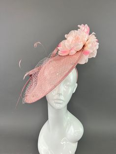 Blush pink sinamay fascinator adorned with two shades of pink blooms. made to be worn on the right side. Fascinators are one size fits all. All Sales are final. don’t forget to follow us on instagram @TheHatHive Womens Tea Party, Blush Pink Fascinator, British Hats, Hat Tea Party, Pink Hats, Sinamay Fascinator, Womens Tea, Pink Fascinator, Hat Wedding