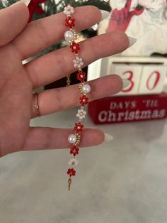 Hello everyone!  We put a lot of effort into making all the jewelry, which means that each piece is unique and has a personal touch. The bracelet is a perfect accessory to add to your daily accessories.   You can find us on Instagram, Facebook, Pinterest, Etsy shop and of course Tiktok!  Thank you for your support!💕   If you have some questions please reach out to me through etsy message! Cool Bead Bracelet Ideas, Christmas Jewelry Diy Bracelets, Beaded Daisy Bracelet, Seed Bead Jewelry Tutorials, Bead Jewelry Tutorials, Flower Beaded Bracelet, Christmas Jewelry Diy, Small Bead Bracelet, Beaded Daisy