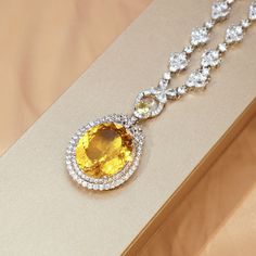 ✰ The big shiny yellow zirconia gemstones makes the necklace with halo more sparkly and graceful  ✰ This delicate lab-created handmade yellow gemstone necklace is perfect for people who want to achieve a brilliant and splendid look ✰ This gem necklace not only suitable for formal occasions such as banquets, weddings, theme parties, but also for everyday wear ✰ This gemstone necklace is a very special gift for birthday, Mother's Day, Valentine's Day and more  ✰ Comes with an exquisite gift box We also offer the ring and earring from the same collection: https://www.etsy.com/listing/1236503255/yellow-zircon-ring-with-halo-yellow-oval https://www.etsy.com/listing/1215892768/yellow-drop-earring-yellow-oval-dangle Materials: Environmentally-friendly Copper Quantity: 1 Piece Pendant Size: 1.4 x Luxury Yellow Diamond Necklace Gift, Luxury Yellow Gold Necklace With Sparkling Stones, Elegant Yellow Sapphire Jewelry Gift, Elegant Yellow Sapphire Jewelry, Elegant Yellow Sapphire Round Jewelry, Elegant Yellow Halo Jewelry, Elegant Yellow Citrine Jewelry, Yellow Diamond Halo Jewelry, Elegant Yellow Sapphire Round Cut Jewelry