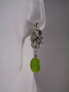 These earrings are hand woven one ring at a time into a double cloud cover weave. Made using high quality saw cut bright aluminum jump rings to ensure smooth closures.  And, finished with green cat's eye glass beads and hypoallergenic stainless steel earring posts.  These earrings  will not tarnish and are ultra light-weight to wear. They can be easily cleaned with liquid soap and water and polished with a dry cloth.  The earrings measure approximately 1 3/4 inches (4.5 cm) from the top of the e Chainmaille Patterns, Chain Mail Earrings, Diy Earrings Dangle, Chainmaille Jewelry Patterns, Chainmail Earrings, Chainmaille Earrings, Jump Ring Jewelry, Chainmail Jewelry, Earrings Chain