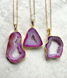 This lovely stone necklace is made from a gold plated pink agate crystal slice stone, on a choice of chain - either a 14kt gold filled chain, or a 24kt gold plated chain. Each stone is different and stone 5 measures 30mm high by 20mm wide (about 1.2 inches high by 0.8 inches wide). Please note these are all individual items and you will receive the exact stone that you choose from the options. The necklace comes in a variety of lengths, with an extender chain of one inch. Each item is packaged in an eco-friendly branded jewellery box, and shipped in a recyclable postage box. Gift messages are handwritten onto a small notecard. If you have any questions please do let me know. Please check out our other geode crystal jewellery: https://www.etsy.com/uk/shop/KernowJewellery?section_id=33342901 Agate Jewelry With Adjustable Chain, Agate Raw Stone Jewelry For Jewelry Making, Agate Raw Stone For Jewelry Making, Gold Agate Gemstone Jewelry, Gold Agate Healing Jewelry, Gold Agate Jewelry For Healing, Raw Stone Agate Jewelry Gift, Gold Agate Round Pendant Crystal Necklace, Gold Agate Crystal Necklace With Round Pendant