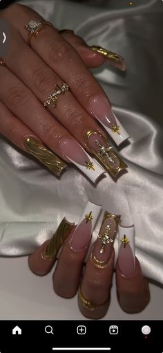 Fall Nails Inspiration Simple, Out There Nails, Trendy New Years Nails, Silver And Brown Nails, Nail Ideas Acrylic Black Women, Red And Gold Acrylic Nails Designs, White With Gold Accent Nails, Mascarade Nails, 19th Bday Nails