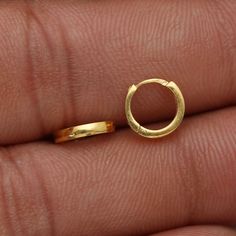 20kt 20 karat small hoop cartilage yellow gold Hoop Bali earrings  Gold Purity- 20k yellow Gold Weight - 0.47 grams approx Full Length - 0.8 cm approx Full Width - 0.8 cm approx click to see similar  https://www.etsy.com/in-en/shop/morvijewels?ref=seller-platform-mcnav Click here  https://morvijewels.etsy.com/    to get more discount and offers Happy to take wholesale bulk orders. Gold Cartilage Earrings, Pure Gold Jewellery, Bali Earrings, Handmade Gold, Pure Gold, Cartilage Earrings, Gold Hoops, Gold Hoop, Lovely Earrings