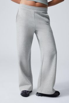 loose long heavyweight sweatpants - Washed Grey | Weekday WW Straight Sweatpants, Sweatpants Grey, Men Trousers, Fleece Sweatpants, Grey Sweatpants, Skirt Socks, Girls Wear, Linen Clothes, Android Wallpaper