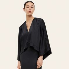 H&M Short, Loose-Fit Blouse In Woven Fabric With A Slight Sheen. Low-Cut V-Neck, Long, Wide Sleeves, And Short Slits At Hem. Versatile V-neck Blouse For Night Out, Modern V-neck Blouse For Spring, Sleek V-neck Tops For Spring, Sleek V-neck Blouse For Date Night, Versatile Viscose Blouse For Evening, Casual V-neck Blouse For Evening, Modern V-neck Blouse For Daywear, Viscose Tops For A Spring Night Out, Sleek Viscose Top For Night Out