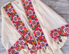 Bohemian Clotheshippie Clotheshippie Blouseresort - Etsy Egypt Ladies Shirt Design, Embroidery Lazy Daisy, Daisy Stitch, Style Kurti, Festival Clothes, Bohemian Jackets, Hippie Blouse, Lazy Daisy Stitch, Boho Dresses Long