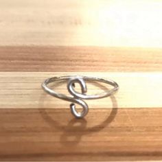 Infinity Lemniscate Double Swirl 925 Sterling Silver Wire Wrap Ring Size 7. Simple Elegance! Adjustable Larger Or Smaller So Could Also Be Used As A Midi Ring Or Toe Ring! New. If You Want It, Don’t Let It Get Away Send Me An Offer! I Love To Do Bundle Order Discounts! Simple Wire Rings, Aluminum Wire Jewelry, Boho Rings Gold, Silver Wire Rings, Fossil Ring, Wire Wrap Ring, Wire Jewelry Rings, Armor Ring, Ring Inspo