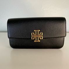 100% Authentic Brand New, With Tags Included. Straight From Woodbury Common Premium Outlets. Dm If Any Questions. Formal Clutch With Branded Hardware, Timeless Black Clutch With Gold-tone Hardware, Elegant Tan Rectangular Wallet, Tan Rectangular Clutch For Evening, Formal Black Wallet On Chain With Magnetic Closure, Timeless Black Travel Clutch, Classic Clutch Wallet With Gold-tone Hardware, Black Rectangular Wallet On Chain With Gold-tone Hardware, Elegant Evening Wallets With Branded Hardware