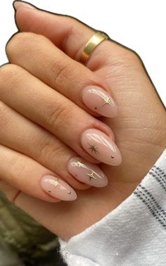 Short Nail Inspo Nail Art, Simple Minimal Nails, Milky Short Almond Nails, Gel Paint Nails Ideas, Nail Design Oval Shape, Cute Neutral Christmas Nails, Diy Gel Designs, Short Almond Nails French Tip Designs, Basic Nails Almond Shape