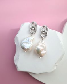 🌸 Handmade Freshwater Pearl Jewelry 🌸 Limited-edition designs crafted with love, perfect for gifting to brides, bridesmaids, and special people in your life. Customization available—just reach out on our website to create a unique piece! ✨ #PearlJewelry #HandmadeGifts #BridalJewelry #ThoughtfulGifts"