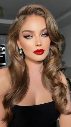 46 Bridal Makeup Hollywood Glamour, Hollywood Aesthetic Makeup, Classic Makeup With Red Lipstick, Retro Wedding Makeup Vintage Style, Red Lip Party Makeup, Hollywood Prom Makeup, Makeup For Red Dress Blonde Hair, Glam Bridal Makeup Red Lips, Red Lip Hollywood Glam