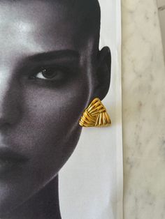 Heaven mayhem vintage earrings. Triangle earrings. Prom jewelry, summer jewelry Casual Jewellery, Jewellery Photo, Minimalistic Earrings, Jewelry Product Shots, The Mirage, Casual Jewelry, Pip Studio, Classy Jewelry, Demi Fine Jewelry