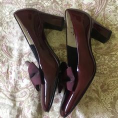 Worn By My Grandmother Once To A Wedding - In Flawless Condition - A True Luxury Find - These Shoes Are So Beautiful Deep Red Patent Leather With Lovely Bow Finished With Gold Accents - Block Style Heel - From The 50’s You Don’t Want To Pass These Up True Size 6 - From My Pet Free Smoke Free Home Of All Things Posh Formal Wedding Shoes With 4-inch Heel, Retro Almond Toe Wedding Heels, Chic Formal Heels With Red Bow, Red Round Toe Court Shoes For Formal Occasions, Retro Patent Leather Heels For Evening, Retro Patent Leather Evening Heels, Red Court Shoes With Round Toe For Formal Occasions, Formal Round Toe Heels With Red Bow, Formal Heels With Red Bow And Round Toe