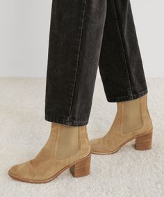 Suede Frankie Chelsea Boot Dark Sand With a nod to classic western-wear, these casual yet elevated boots are a must in any California-inspired wardrobe. Suede Chelsea boot with elastic gussets at sides, leather tab at ankle for easy slip-on, and semi-round toe. Made in Italy. | Jenni Kayne Suede Frankie Chelsea Boot Size 39 Seersucker Shirt, High Quality Boots, Suede Chelsea Boots, Jenni Kayne, Fisherman Sweater, Cool Boots, Chelsea Boot, Western Wear, Chelsea Boots