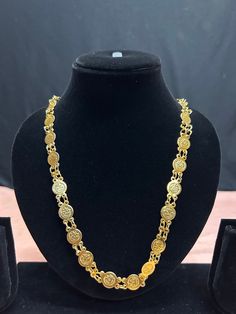 sizes in terms of height and weight are mentioned in grams and inches in the photo Luxury Gold Mala, 22k Gold Temple Necklace With Meenakari, 22k Gold Round Kundan Temple Jewelry Necklace, 22k Gold Round Temple Necklace With Meenakari, Gold Round Temple Necklace With Meenakari, 22k Gold Necklace For Puja, Gold Bridal Necklace For Puja, Gold Round Bridal Necklace For Puja, 22k Gold Round Temple Necklace For Puja