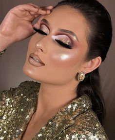 Full Glam Makeup Looks Glitter, Buchona Makeup, Grunge Eye Makeup, Makeup Highlight, Birthday Makeup Looks, Wedding Guest Makeup, Indian Bride Makeup, Sparkly Makeup, Bridal Eye Makeup