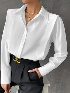 Urban Shirt, Curved Hem Shirt, White Shirt Outfits, Mode Kimono, Women Blouses Fashion, White Shirts Women, Fashion Tops Blouse, Mode Casual, Plain Shirts